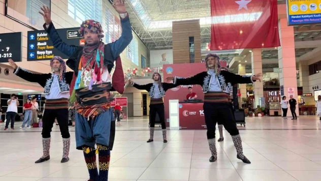 Antalya Havalimanı'nda 100. yıl kutlamaları
