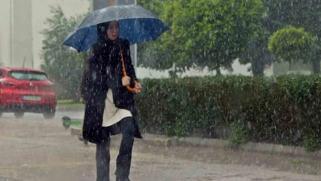 Antalya havasıyla şaşırtmaya devam ediyor: Öğlene kadar kış, sonrasında yaz