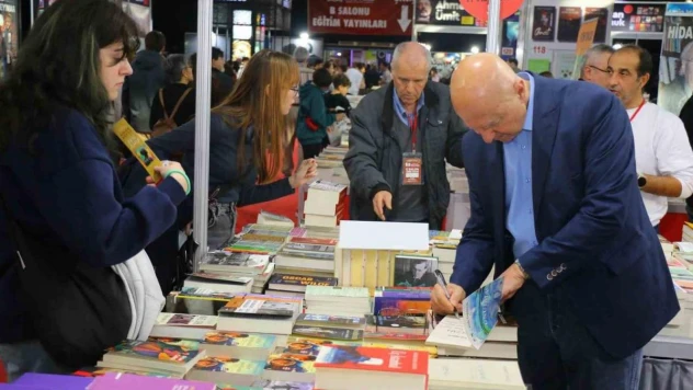 Antalya Kitap Fuarı'nda müzikal söyleşi