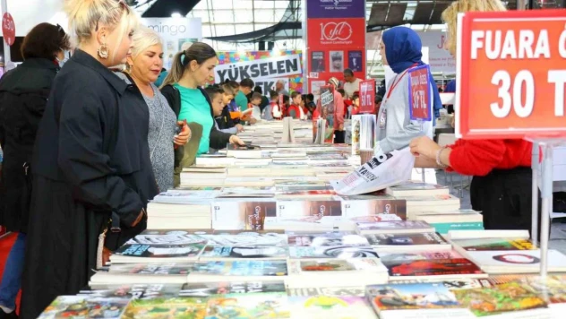 Antalyalılar kitap fuarına akın etti