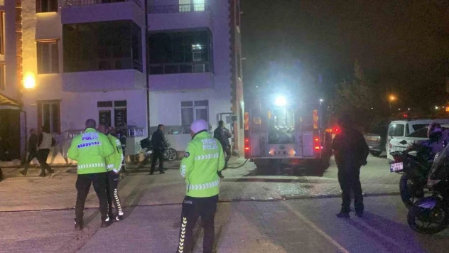 Apart dairede yangın çıktı, 3 kişi dumandan etkilendi