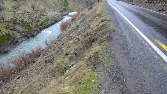 Aracı ile Habur Çayı'na düşen uzman çavuşu köylüler kurtardı