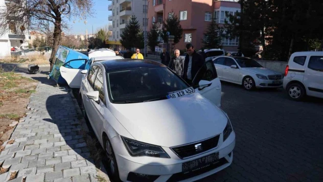 Aracına çarpan şoföre kızdı: 'Arabayı duman etmişsin'