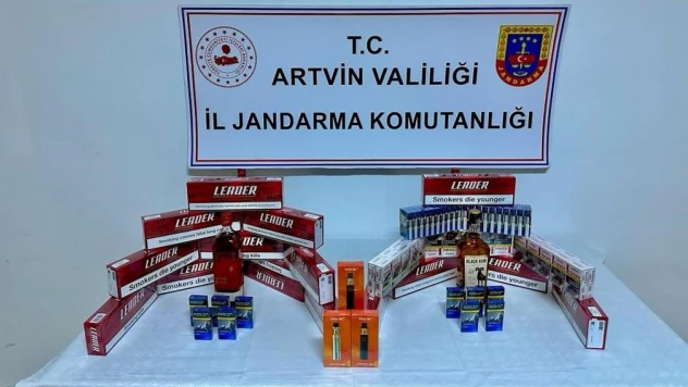 Artvin'de kaçak alkol, sigara ve bal ele geçirildi