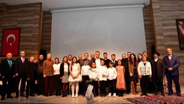 Aşık Veysel Alaşehir'de anıldı