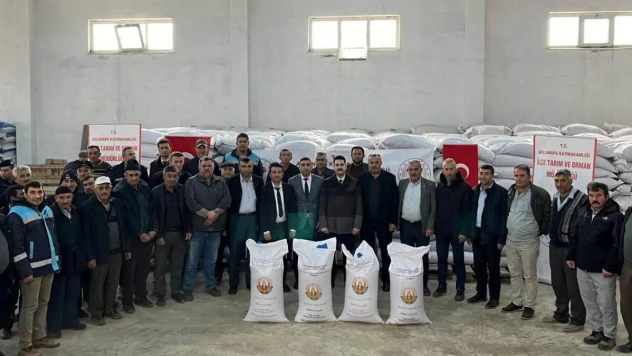 Aslanapa'da 386 çiftçiye yüzde 50 hibeli 65 ton 550 kilo buğday tohumu dağıtıldı