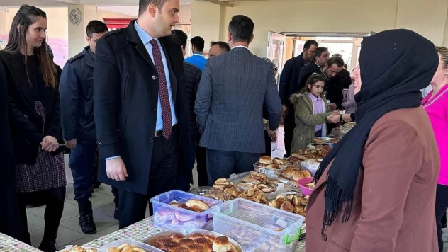 Aslanapa'da Filistin için hayır çarşısı açıldı