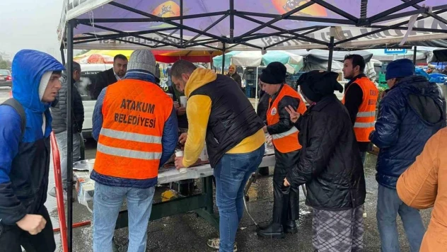 Atakum'da öğrencilere ve esnafa sıcak çorba