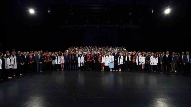 Atatürk Üniversitesi'nde Tıp Bayramı ve geleneksel önlük giydirme töreni