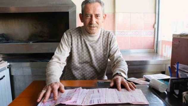 ATM'de bulduğu 19 bin 800 lirayı görevlilere teslim etti