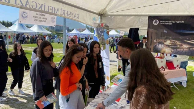 AÜB Üniversite Tanıtım ve Tercih Fuarı başladı