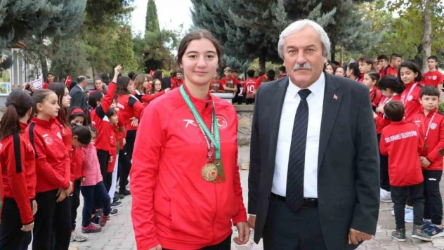 Avrupa Şampiyonasına hazırlanan sporcuyu yalnız bırakmadı