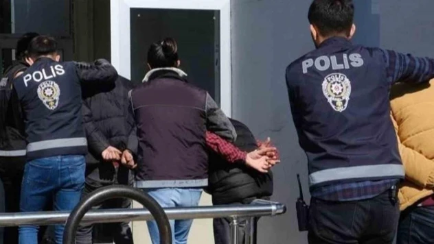 Avrupa ülkelerine gitmek isteyenleri yaklaşık 1,5 milyon TL dolandıran 3 şüpheli, Erzincan'da yakalandı