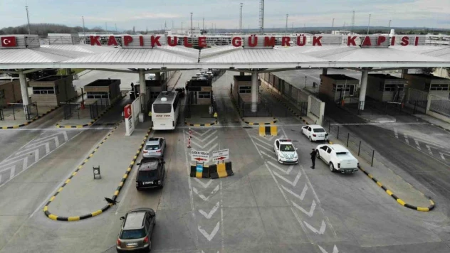Avrupa'ya açılan kara sınır kapılarından 15 milyon yolcu geçiş yaptı: 2 milyar 41 milyonluk kaçak malzeme yakalandı