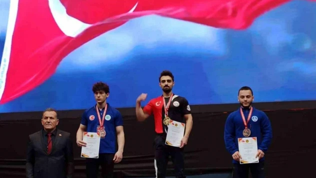 Ay'ın bileği bükülmüyor