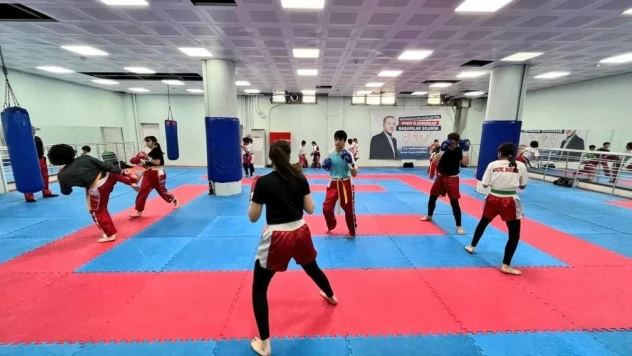 Aydın'da kick boks eğitimleri devam ediyor