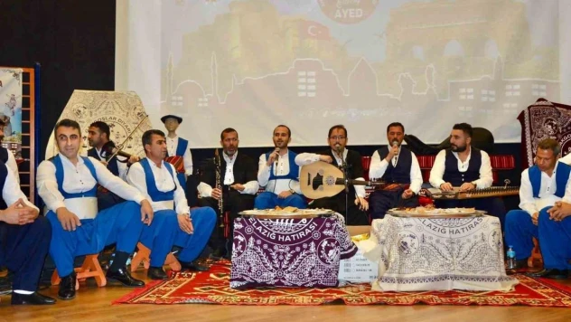 Aydın'da yaşayan Elazığlılar memleket hasretini gidermek için gece düzenledi