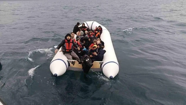 Ayvacık açıklarında 28 kaçak göçmen kurtarıldı