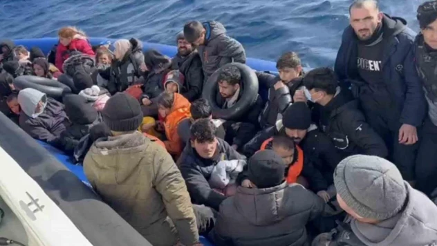 Ayvacık açıklarında 69 kaçak göçmen yakalandı