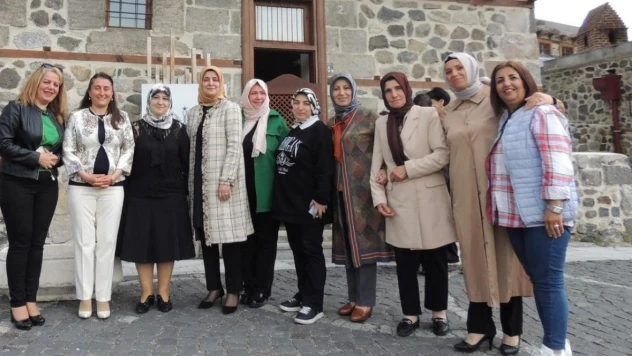 Azime Çiftçi, Melek Öğretmeni yalnız bırakmadı