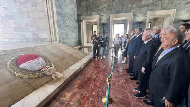 Aziz Yıldırım'dan Anıtkabir'e ziyaret