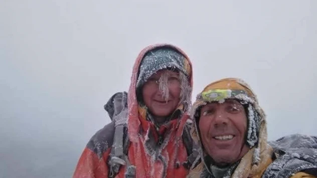 Bahar ayında Ağrı Dağı'na çıkan dağcıların yüzü buz tuttu