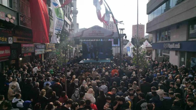 Bahçelievler Belediyesi yerli üretim olan 'Cumhuriyet' isimli elektrikli tramvayı hizmete açtı