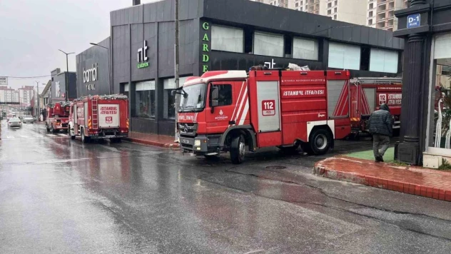 Bahçeşehir Mobilyacılar Çarşısı'nda korkutan yangın