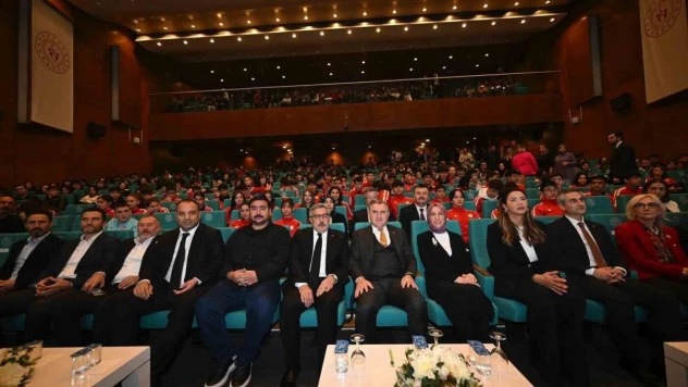 Bakan Bak: 'Deprem bölgesinde 33 milyon sıcak yemek, 3 milyon 300 bine yakın kumanya ve paketli gıda dağıtımı gerçekleştirildi'