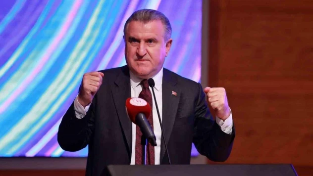 Bakan Bak: 'Sporda başarı için yapay zekayı kullanacağız'