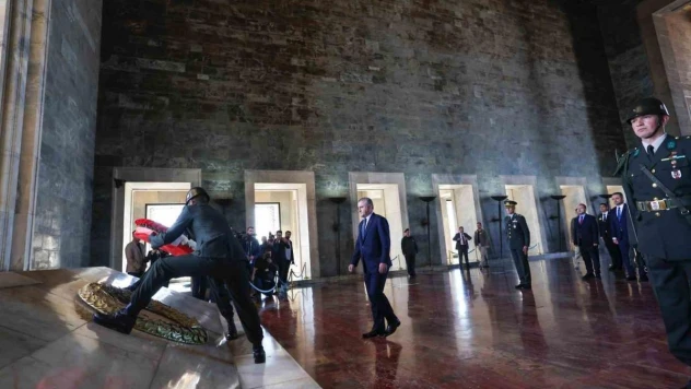 Bakan Bak, Anıtkabir'i ziyaret etti