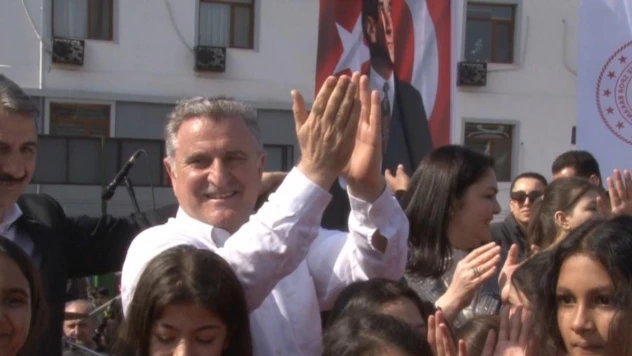 Bakan Bak Edirne'de Roman havası oynadı