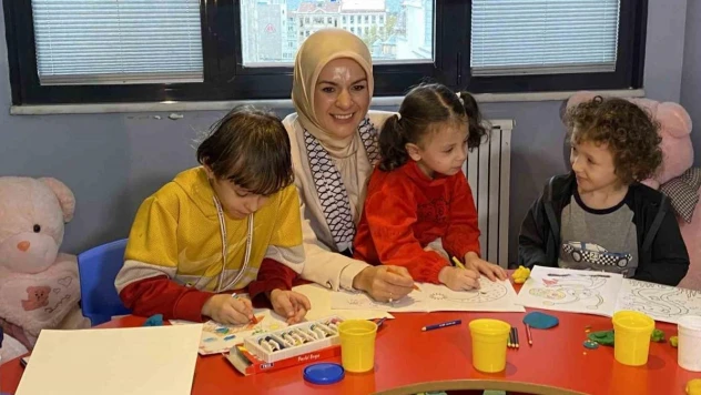 Bakan Göktaş, Filistin'den gelen vatandaşlarla bir araya geldi