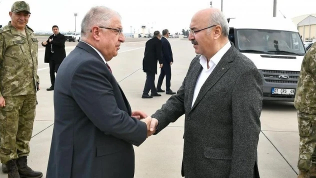 Bakan Güler İncirlik Üssü'nde