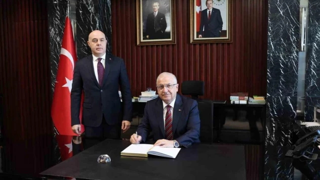 Bakan Güler, Irak'ta, Bağdat Büyükelçiliğini ziyaret etti