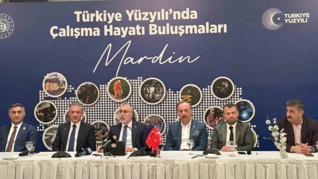 Bakan Işıkhan: 'Tüm öncü göstergeler, son 22 yılın en düşük işsizlik oranının ortaya çıkacağını gösteriyor'