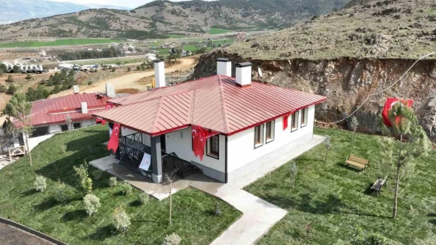 Bakan Özhaseki: 'Şehit ailesinin evini 1 ayda teslim ettik'