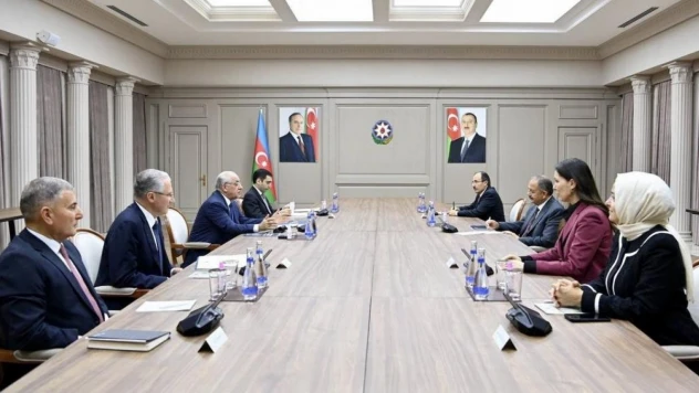 Bakan Özhaseki, Azerbaycan Başbakanı Asadov ve Bakan Babayev ile bir araya geldi