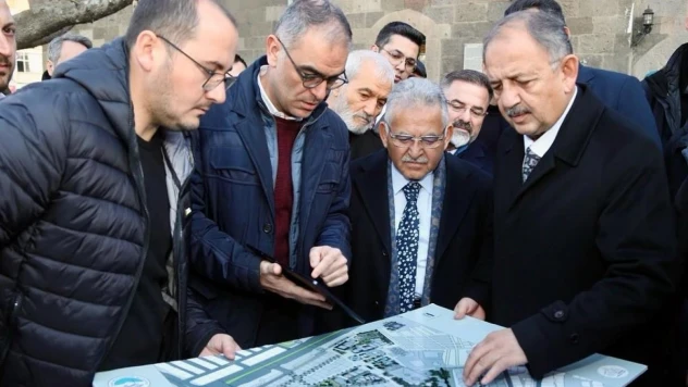 Bakan Özhaseki, Suriçi ve Cami Kebir Projelerini inceledi