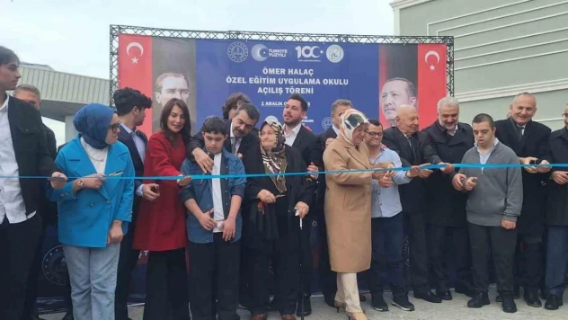 Bakan Tekin: 'Yerel yönetim seçimlerinde oy verirken adaylardan eğitim öğretim sürecine destek olma sözü ve vaadi arayın'