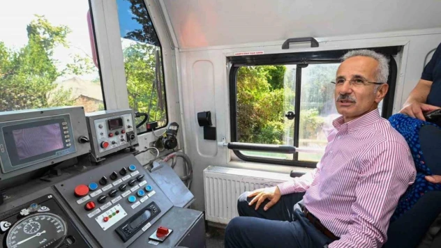 Bakan Uraloğlu: '2035 yılında her iki araçtan birisinin elektrikli olması beklenmektedir'