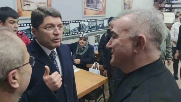 Bakan Yılmaz Tunç, İYİ Parti'nin adayı Murat Sesli'yi dinledi