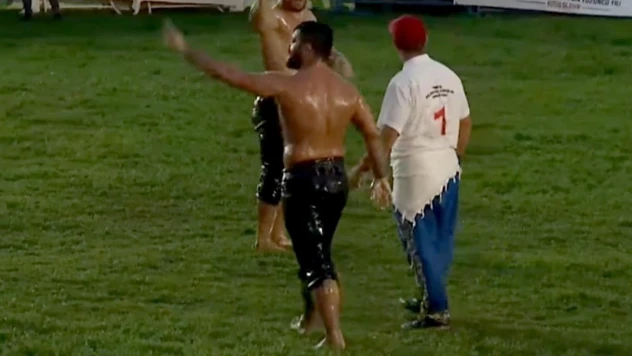 Balaban, çıkan haberlerden sonra açıklama yaptı 'Rica ile orada bulunan 3 kişiye görüntüleri sildirdim'