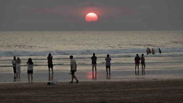 Bali'ye giden yabancı turistler 10 dolar vergi ödeyecek