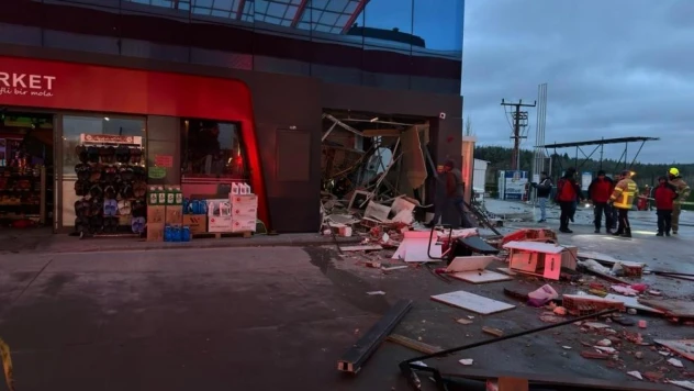 Balıkesir'de akaryakıt istasyonunda patlama: 2 yaralı