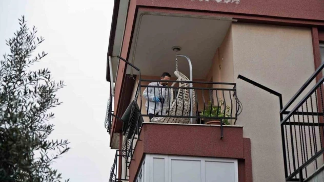 Balkonda kanlar içerisinde ölü bulundu