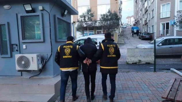 Bandırma'da araç içinden banka kartı çalan hırsız yakalandı