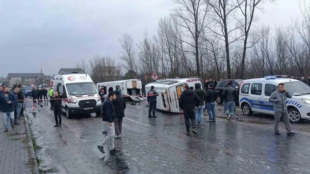 Bartın'da işçi servisleri kaza yaptı: 1 ölü, 15 yaralı