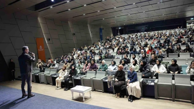 Başakşehir Belediye Başkanı Kartoğlu gençlere tavsiyelerde bulundu