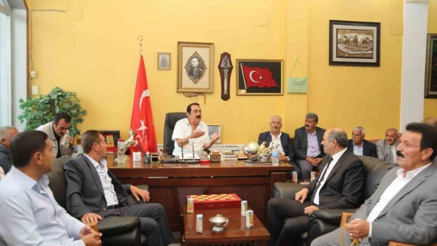 Başkale'deki aşiretler düğünlerde zarf usulüne geçerken, taziyelerin 2 gün yapılması kararı aldı